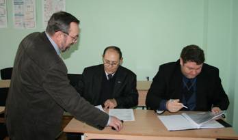 Проверка документации на экзаменационные образцы во время аудита ОСП УкрНИИНК